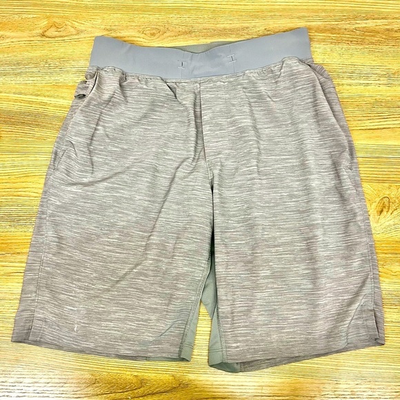 Mens Lululemon T.H.E. The Short Lineless 9" Size S - Picture 1 of 7